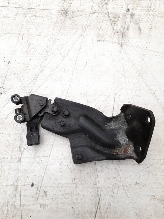 Sliding door lower roller guide/hinge LD47722C0A