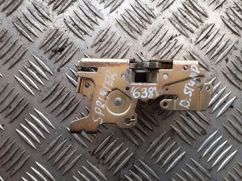 Sliding door lock – Mercedes-Benz Sprinter W901 W902 W903 W904 (1995-2007)