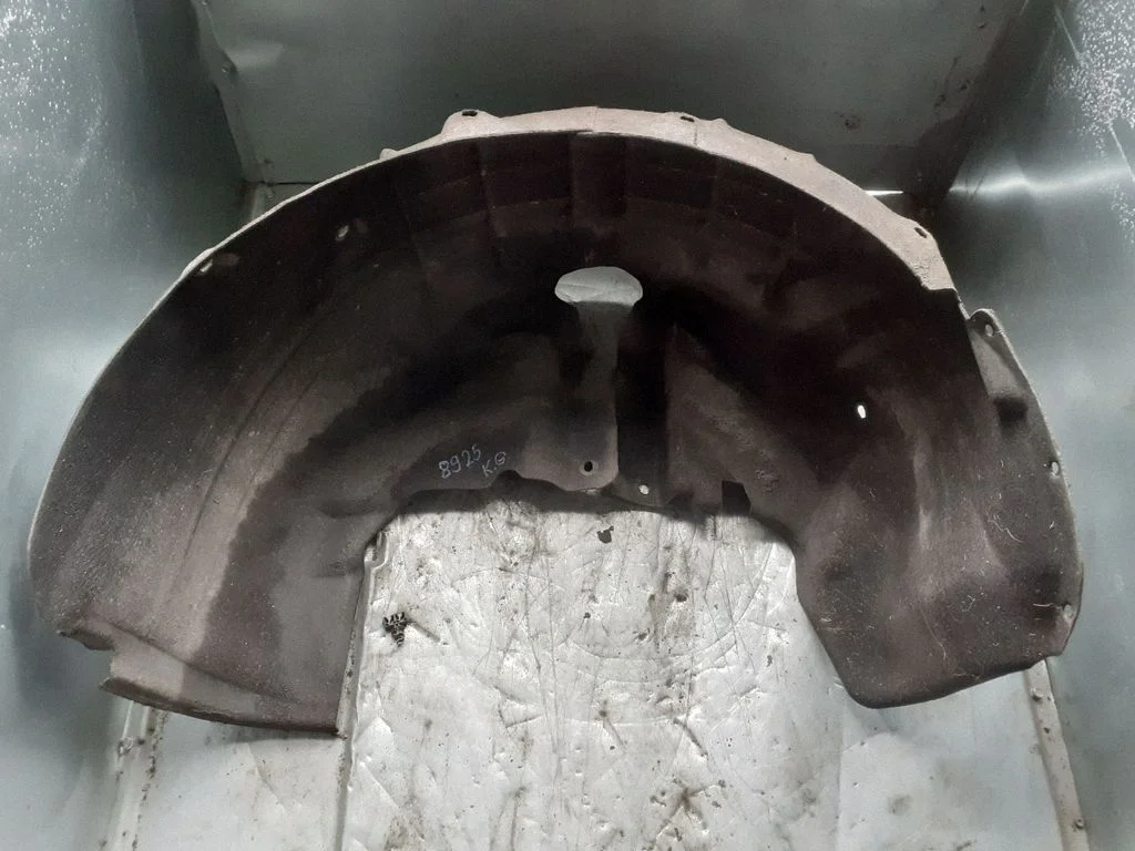Rear arch fender liner splash guards – left