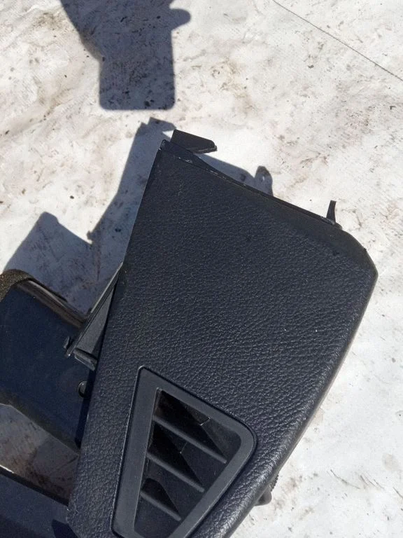 Dashboard air vent grill cover trim A9068300554