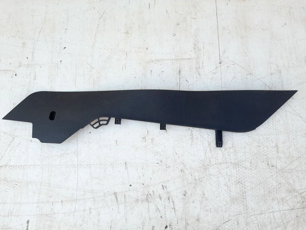 Dashboard glove box trim 5E4863046B