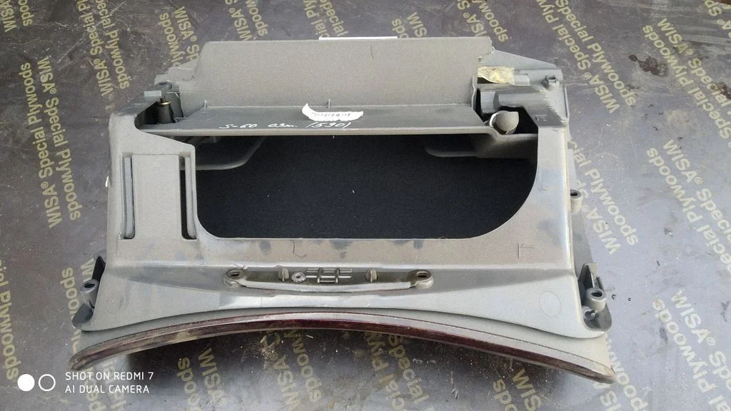 Glove box – Volvo S60 (2001-2004)