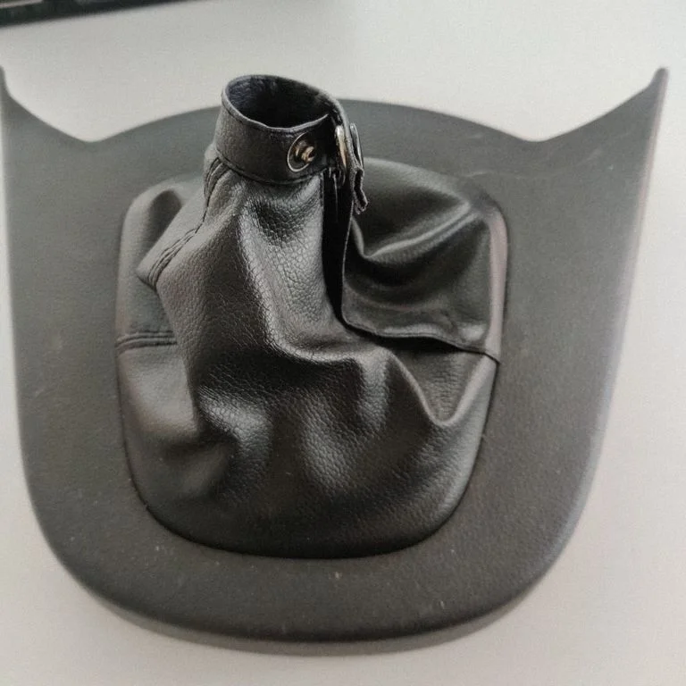 Pārnesumu pārslēga sviras apdare (plastmasas) 846501D300