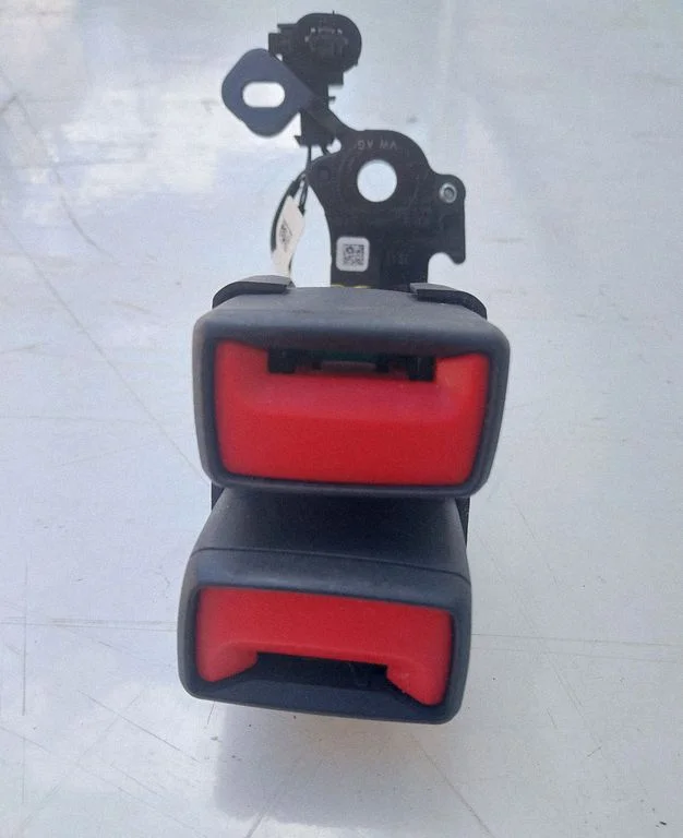 Middle seatbelt buckle (rear) 8Y0057739MMNB