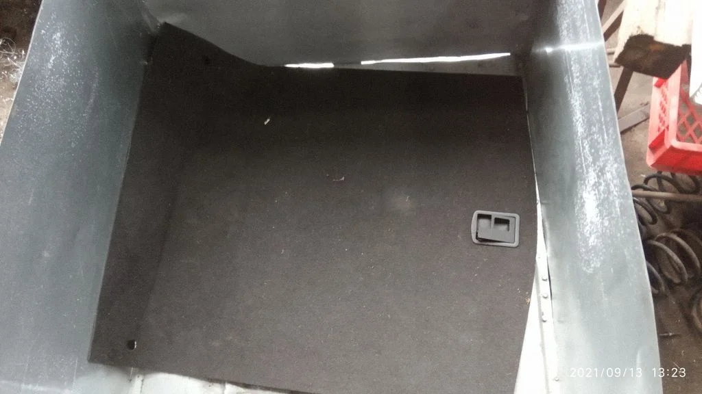 Trunk/boot floor carpet liner 8K0863463