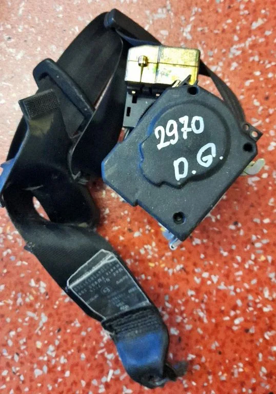 Aizmugurējā drošības josta Y30000898M