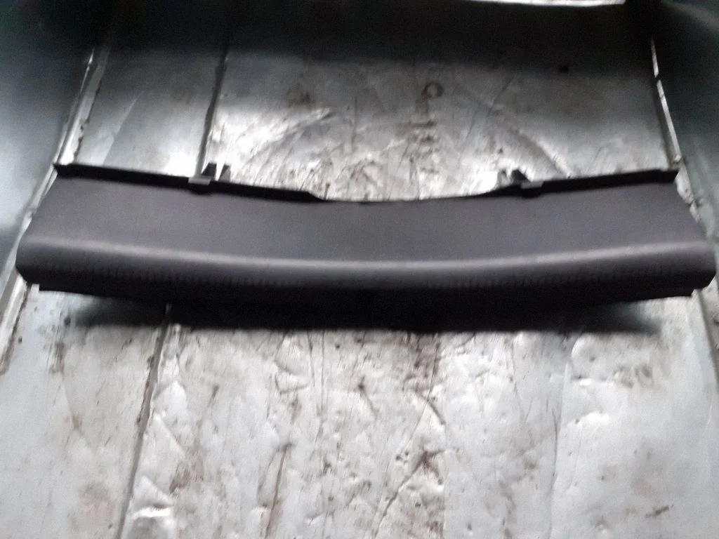 Side skirt rear trim 8T0863471