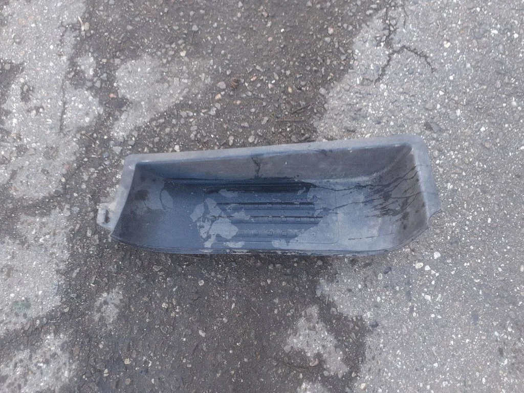 Side skirt rear trim 7H0863736B