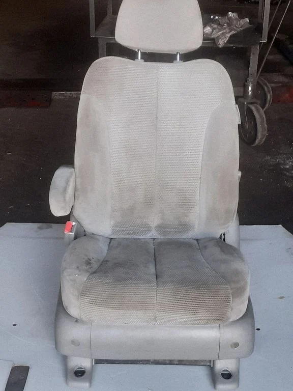 Fotel kierowcy 883004D341KS2