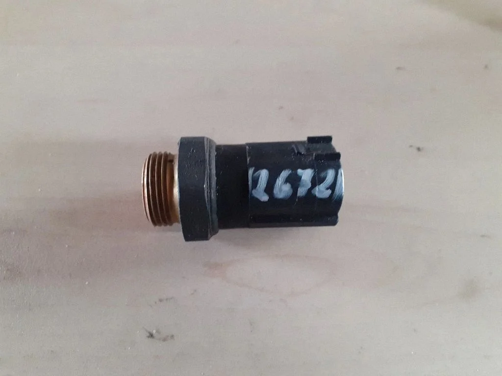 Jahutusvedeliku temperatuuriandur 1J0959481A
