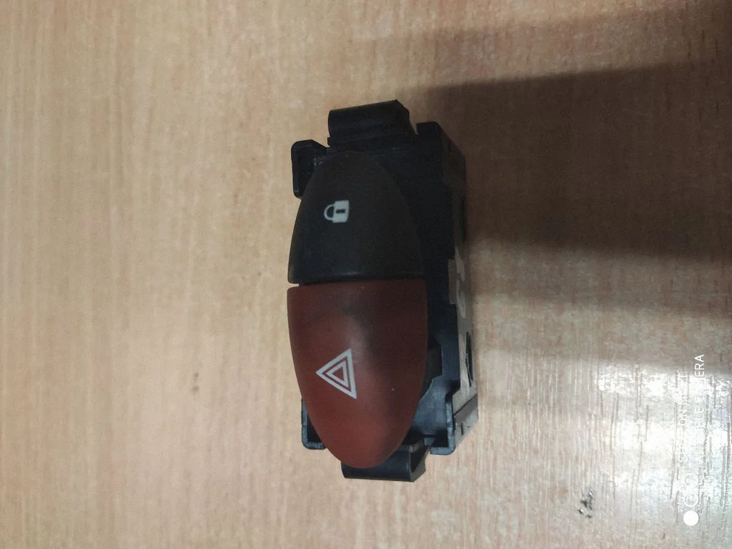 Hazard light switch E31601