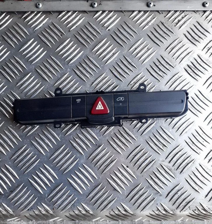 Hazard light switch A9065450507
