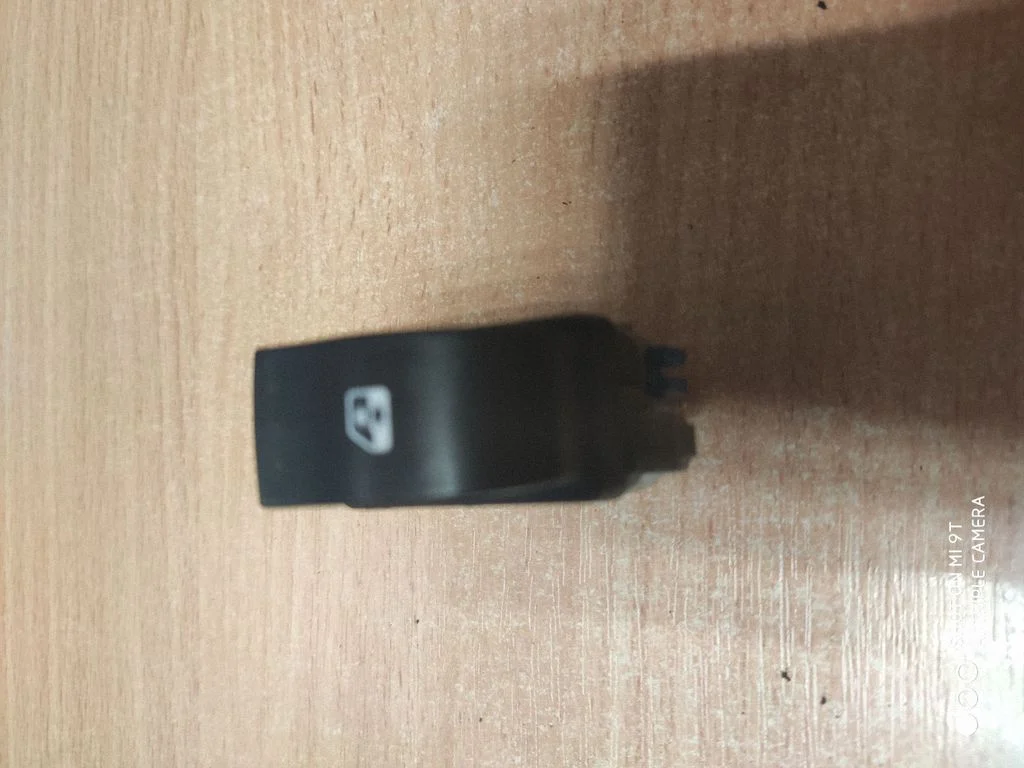 Electric window control switch – front right