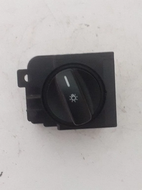 Light switch 32220202