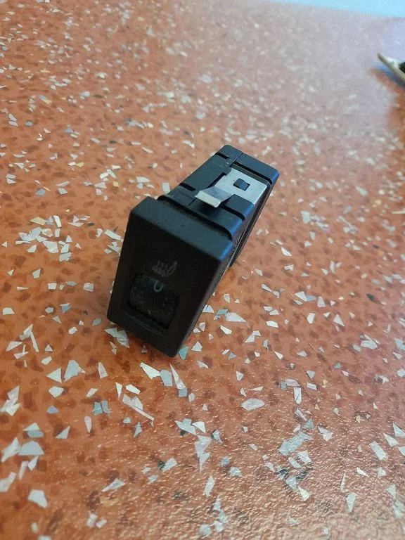 Sēdekļu apsildes slēdzis 3B0963564