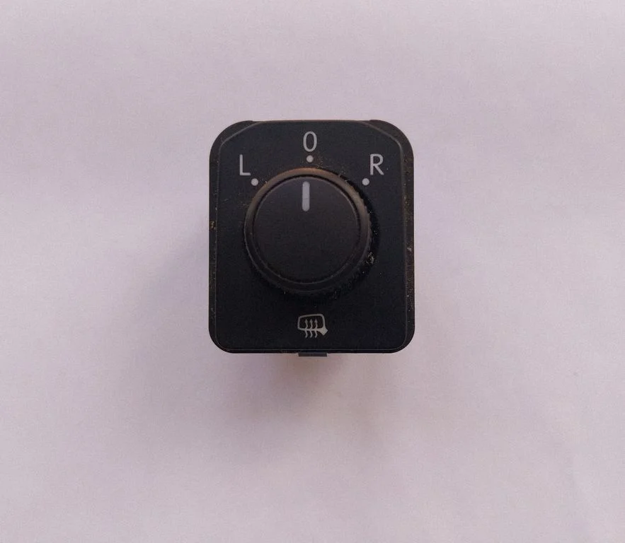 Wing mirror switch 565959565