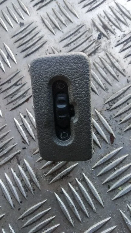 Headlight level height control switch 8200060042