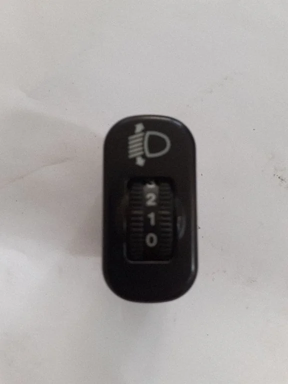 Lukturu augstuma regulēšanas slēdzis 0005445931