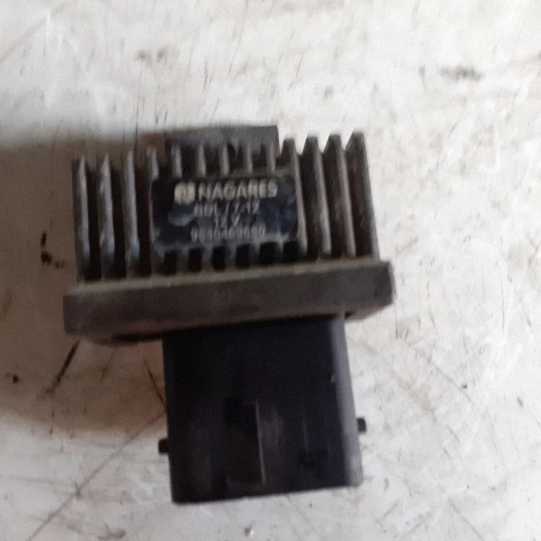 Kvēlsveču priekšuzsildes relejs 9640469680
