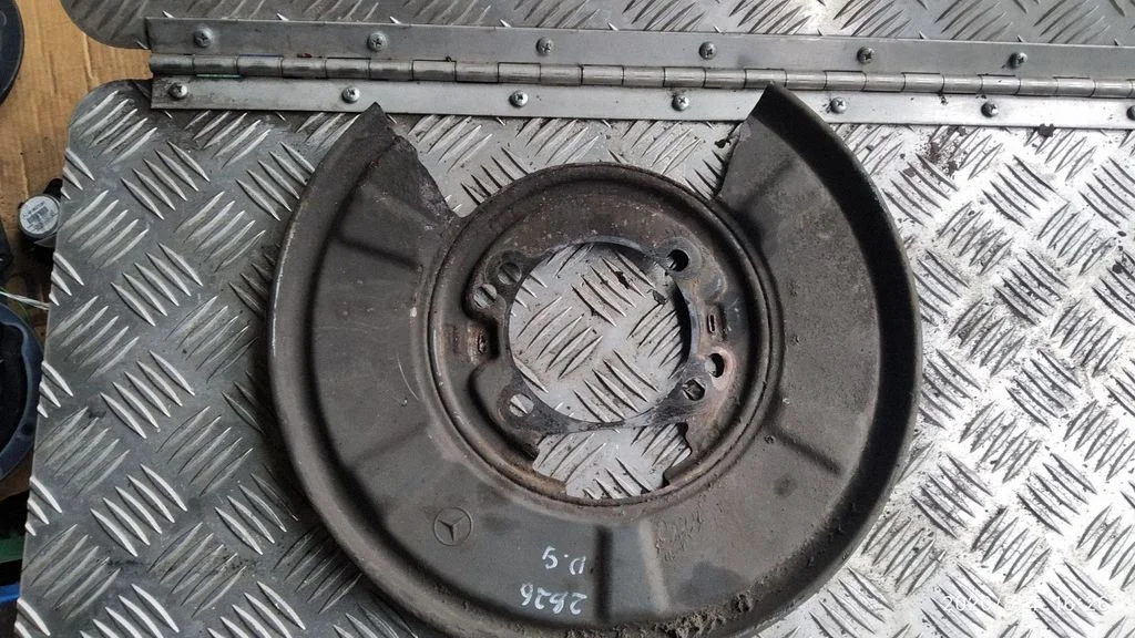 Rear brake disc plate dust cover – right