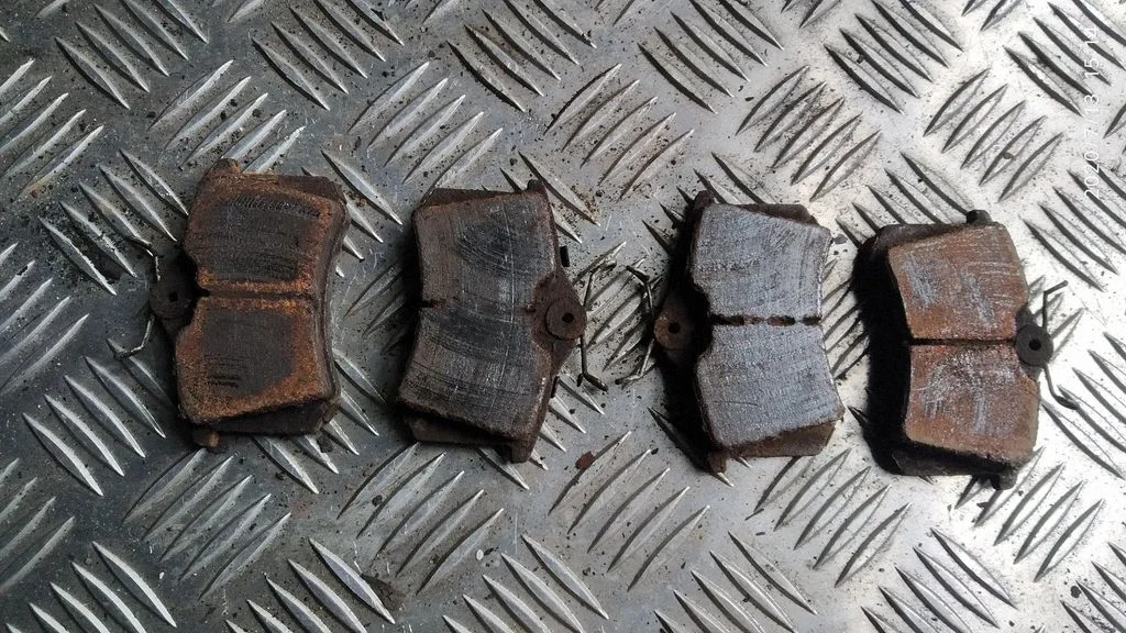 Piduriklotsid (tagumised)