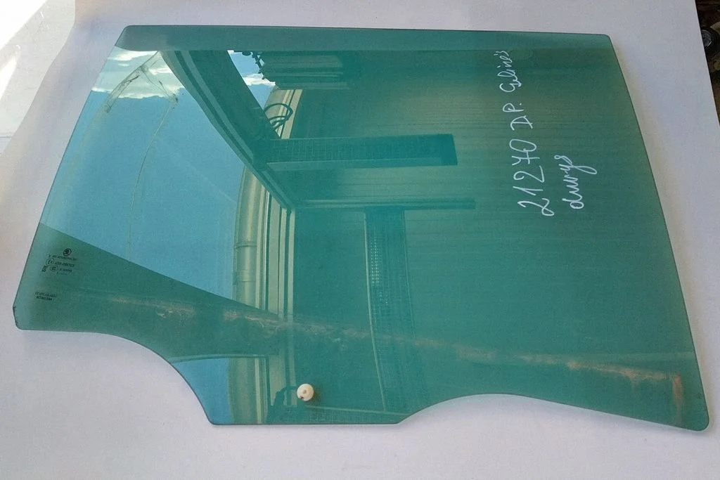 Rear door window glass REARRIGHT