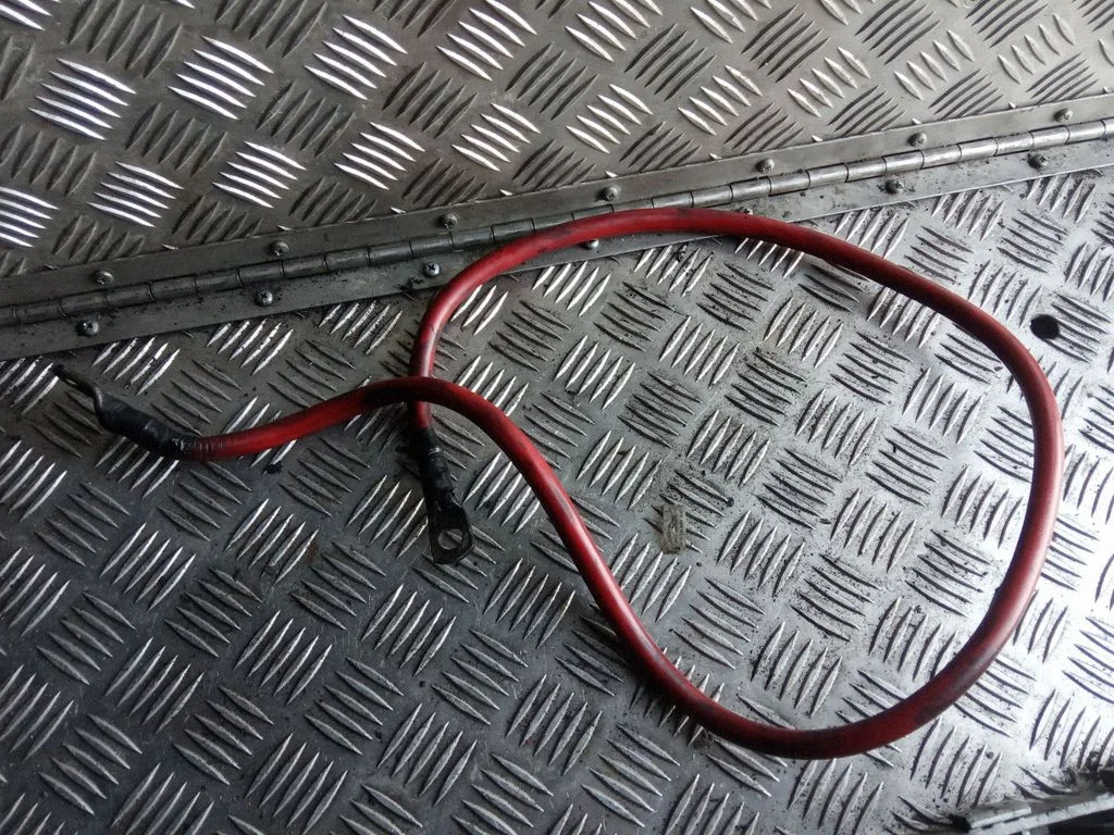 Positive cable (battery)