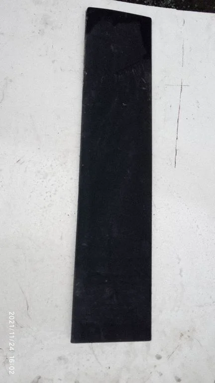 Rear door trim (molding) 1305774070