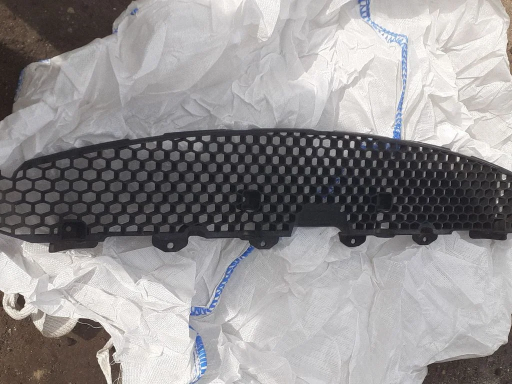 Front grill 865611D010