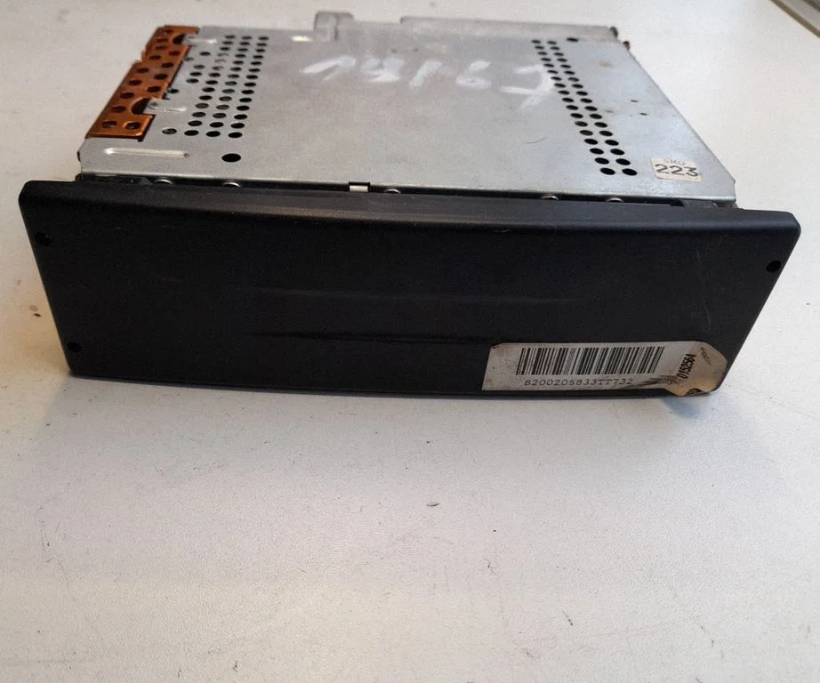 Radio/CD/DVD/GPS head unit 8200205833C
