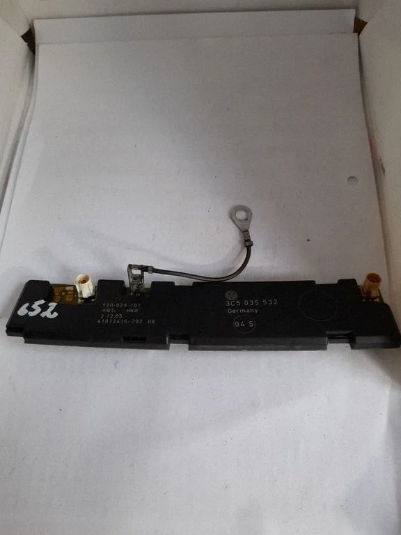 Aerial antenna amplifier – Volkswagen Passat B6 (2005-2010)
