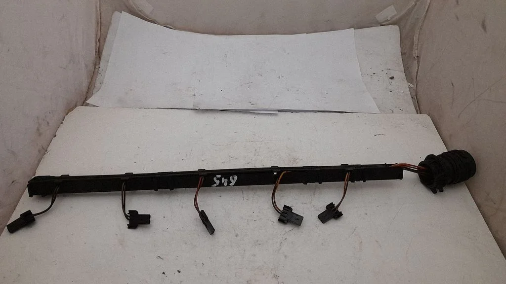 Fuel injector wires 070971033