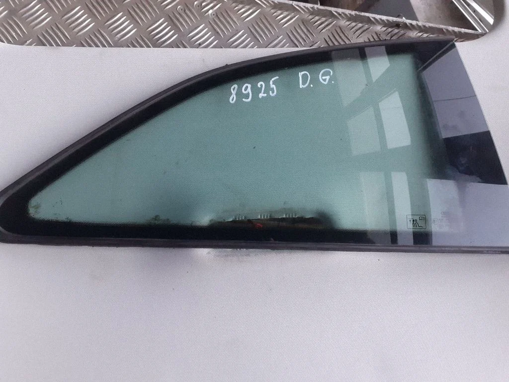Aizmugurējais sāna virsbūves stikls 43R000303