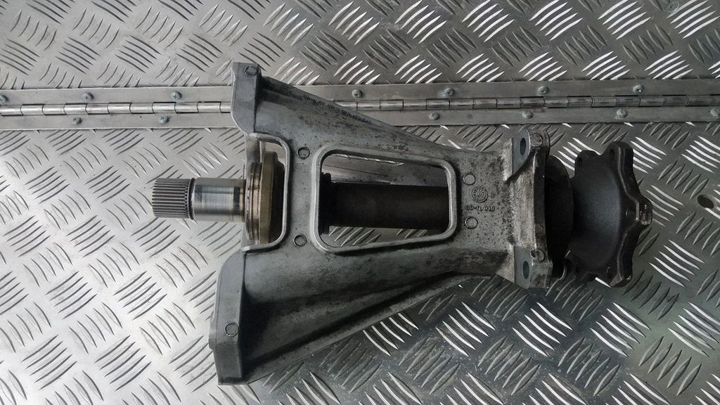 Driveshaft support bearing bracket – Volkswagen Sharan (2001-2010)