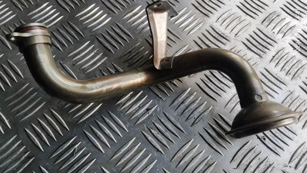 Oil sump strainer pipe
