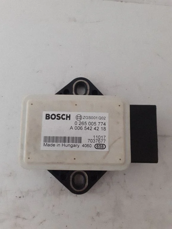 ESP (stabilitātes sistēmas) sensors (paātrinājuma sensors) A0065424218