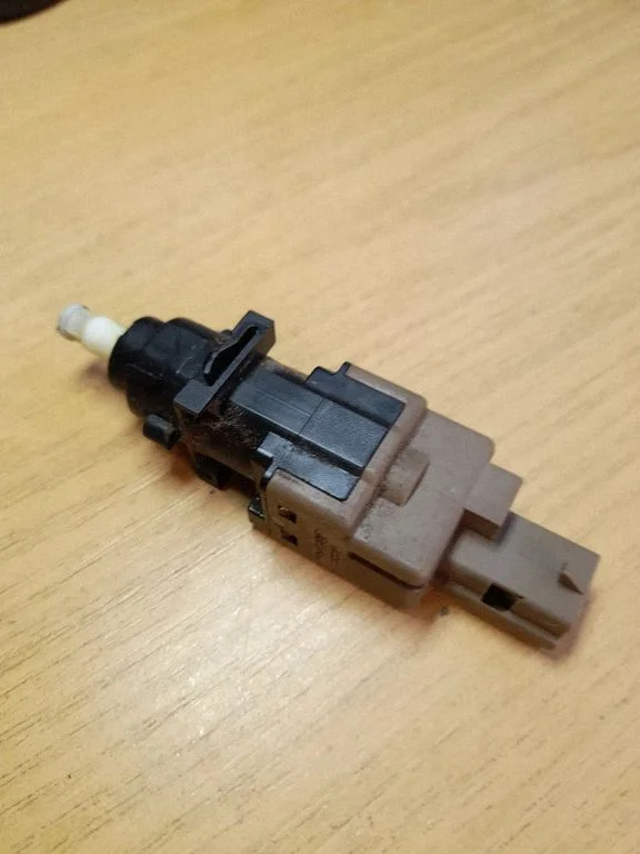 Clutch pedal sensor 46840511