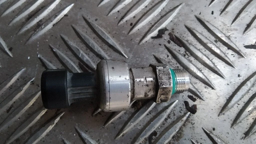 Air conditioning (A/C) pressure sensor 417506