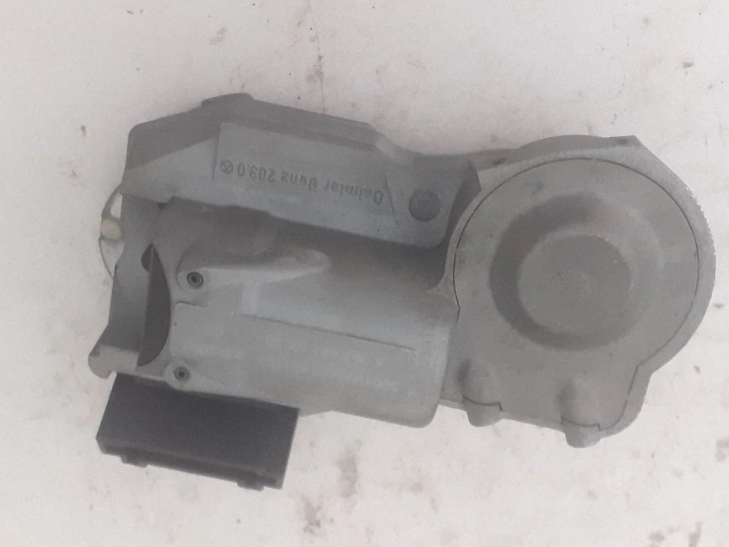 Steering wheel lock – Mercedes-Benz E-Class W210 (1995-2002)
