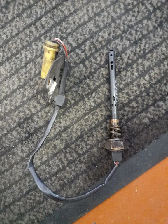 Oil level sensor 6U3Q6C624AB
