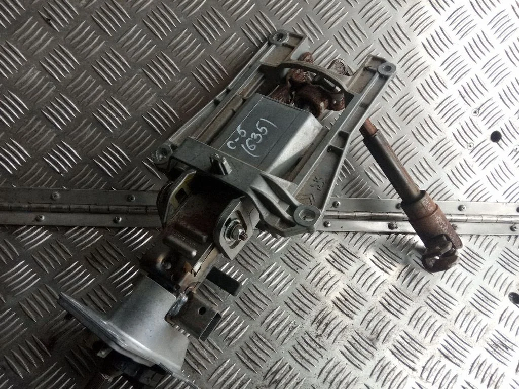 Steering wheel axle set