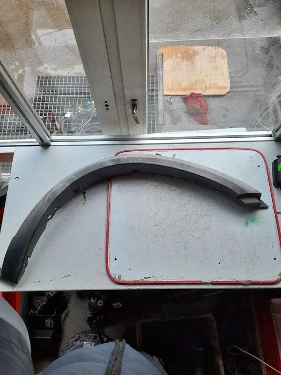 Fender trim (molding) 3802041