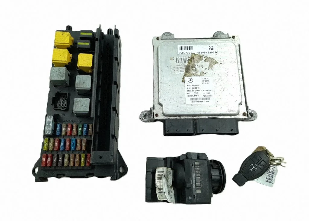 Engine ECU kit and lock set A6519002600