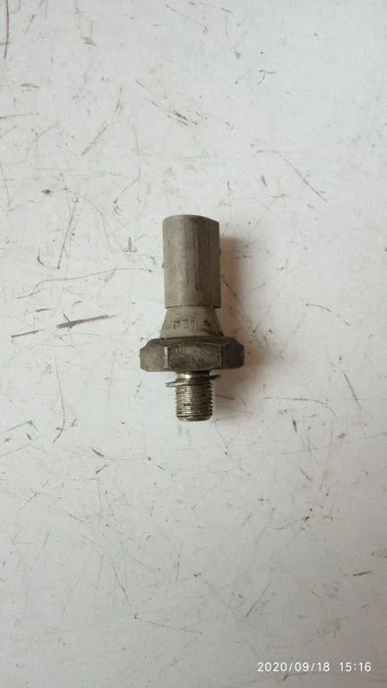 Oil pressure sensor – Audi A6 Allroad C5 (1999-2005)