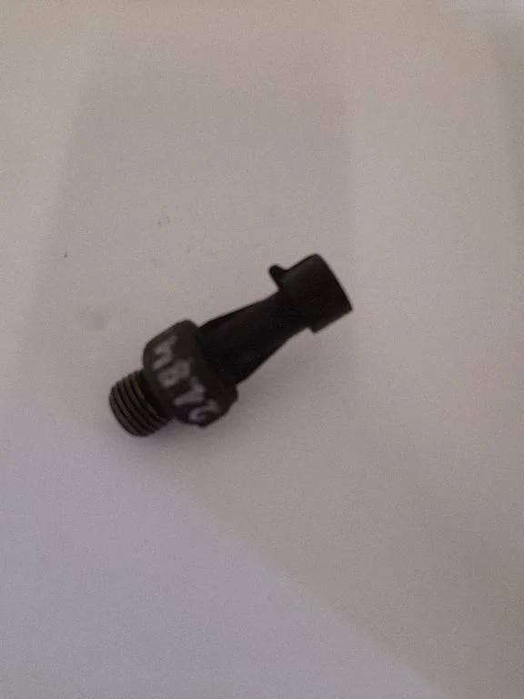 Õlirõhu andur B365