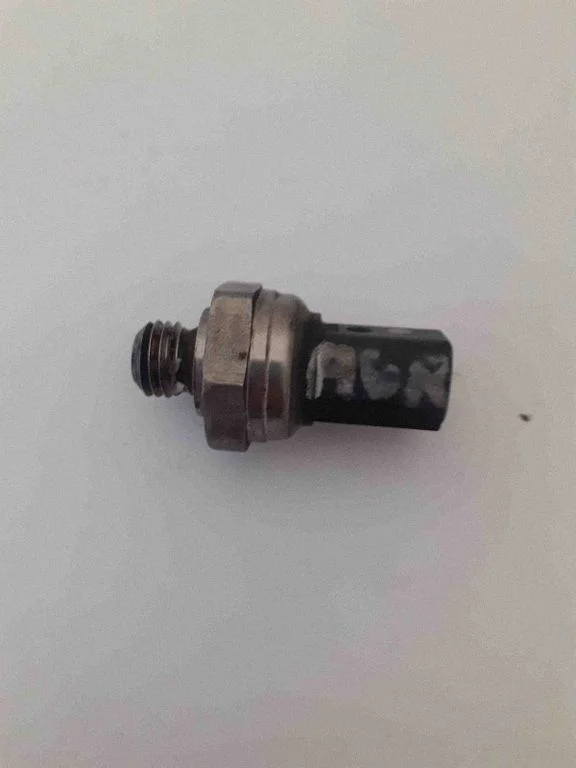 Eļļas spiediena sensors 81CP3701