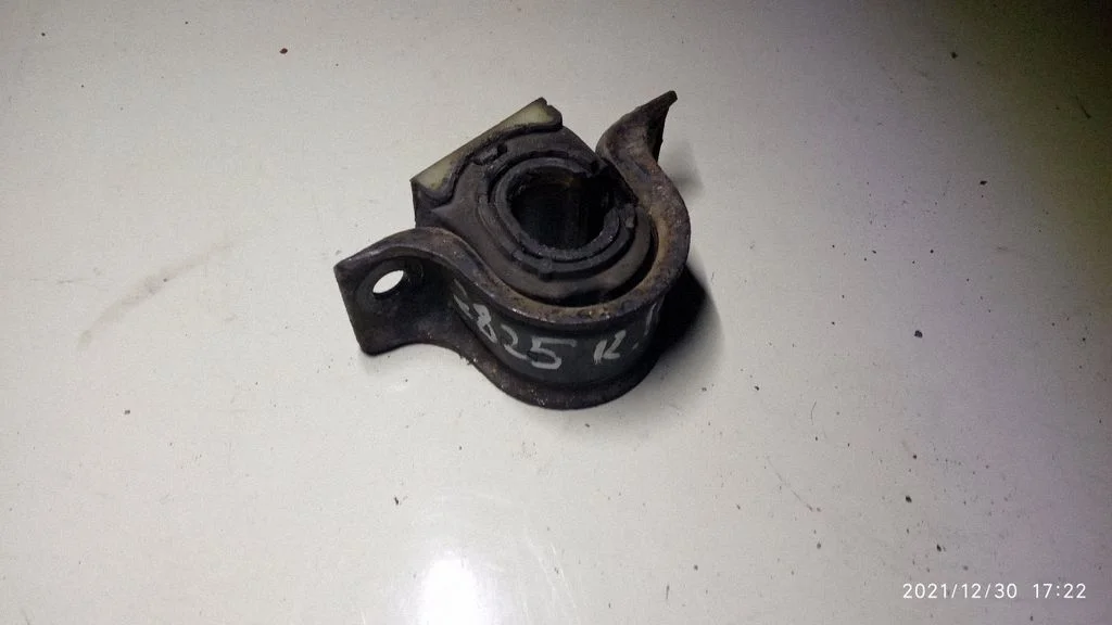 Sway bar bush bracket, front A9063230040