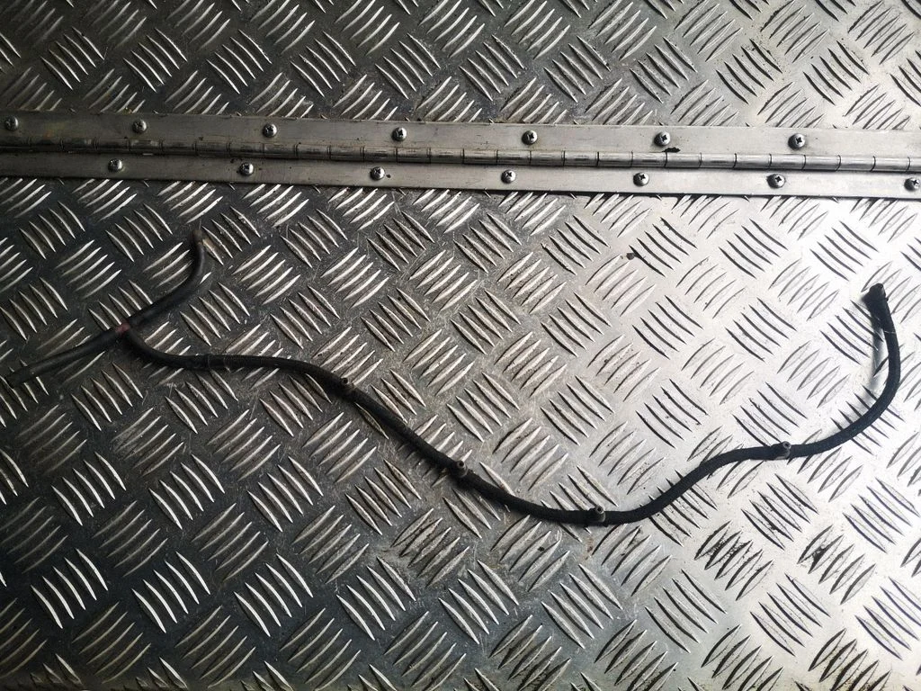 Fuel return line/hose – Volvo XC90 (2003-2006)