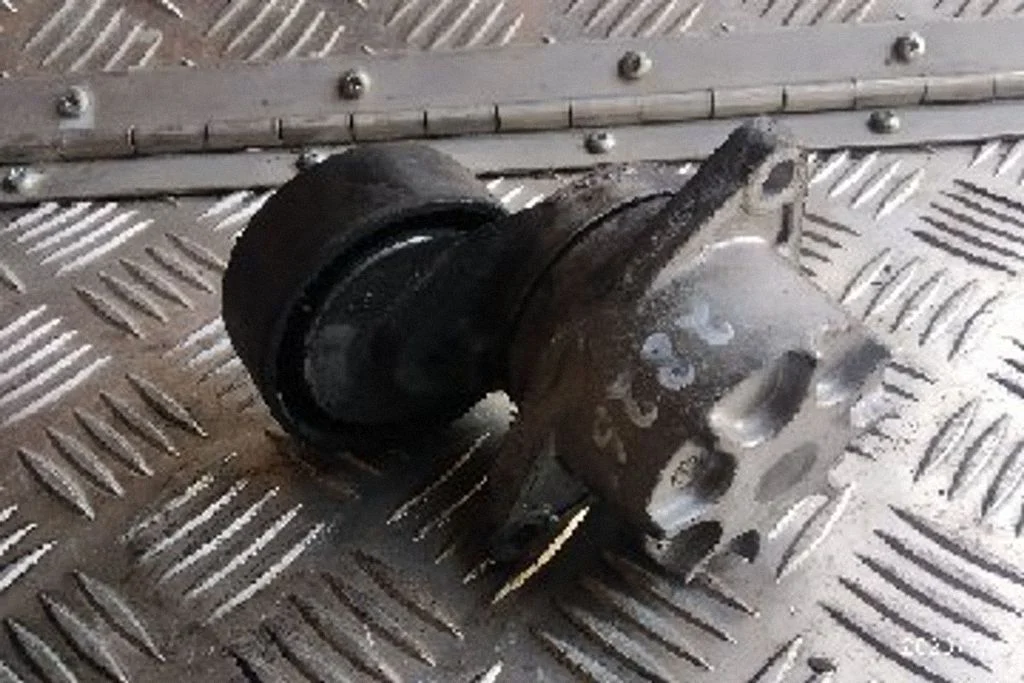 Alternator belt tensioner A6462000570