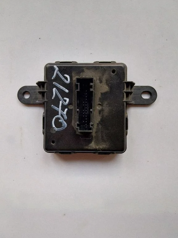 Bezatslēgas sistēmas KESSY (keyless) vadības bloks/modulis – Skoda Octavia Mk4 (2019-)